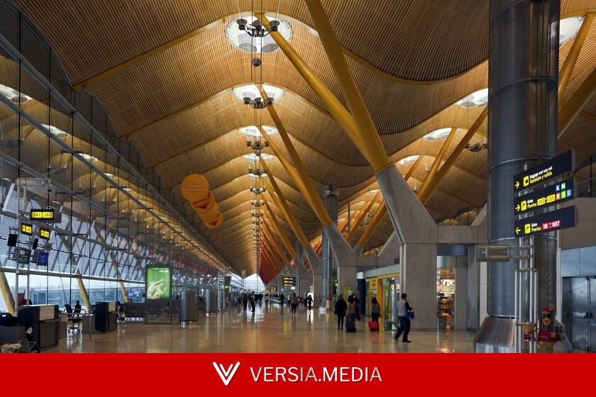España está recibiendo tal avalancha de viajeros que Aena ha tenido que hacer algo: limitar la capacidad de Barajas y El Prat