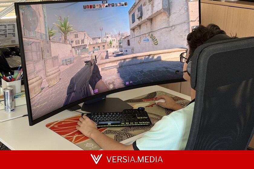 He pasado un mes jugando frente a un monitor curvo de 52 pulgadas. Y ahora lo quiero pero no solo para jugar