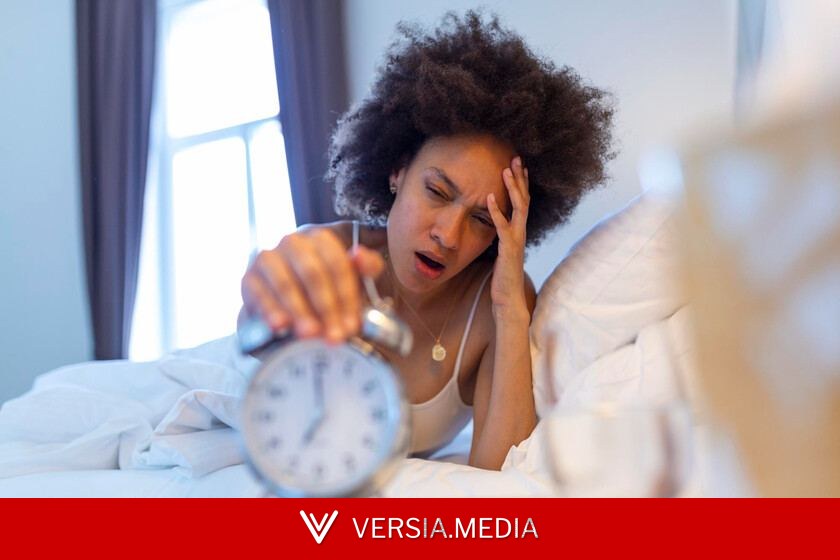 Duermes ocho horas y te levantas completamente agotado: qué le pasa a tu cuerpo durante el verano por culpa del calor